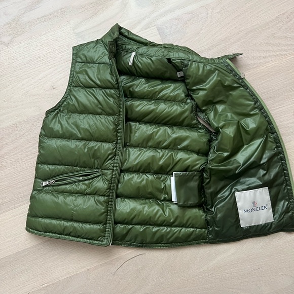 Moncler Boys (Size 5Y) Gui Vest - Picture 2 of 3